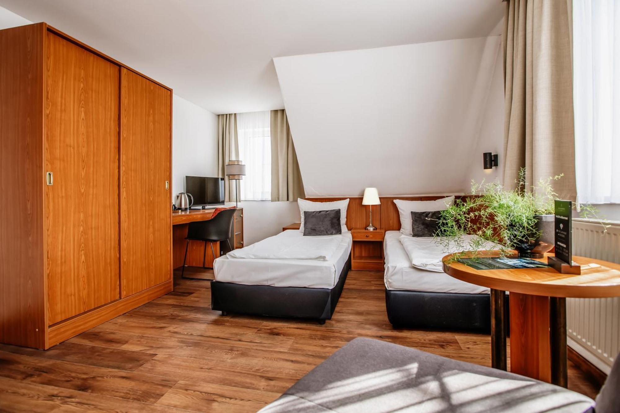 Hotel Und Restaurant Gartenstadt Erfurt Bagian luar foto