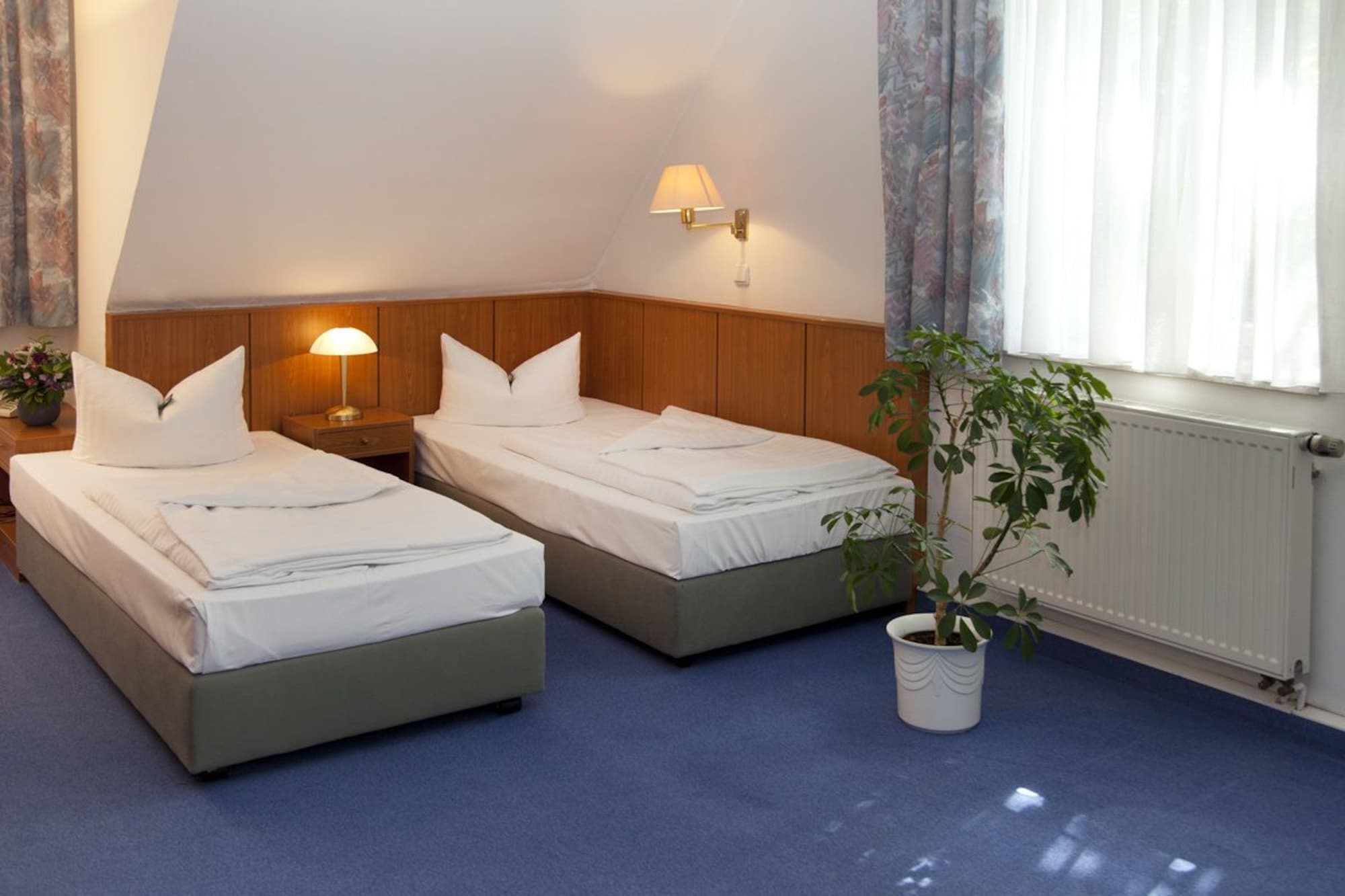 Hotel Und Restaurant Gartenstadt Erfurt Bagian luar foto
